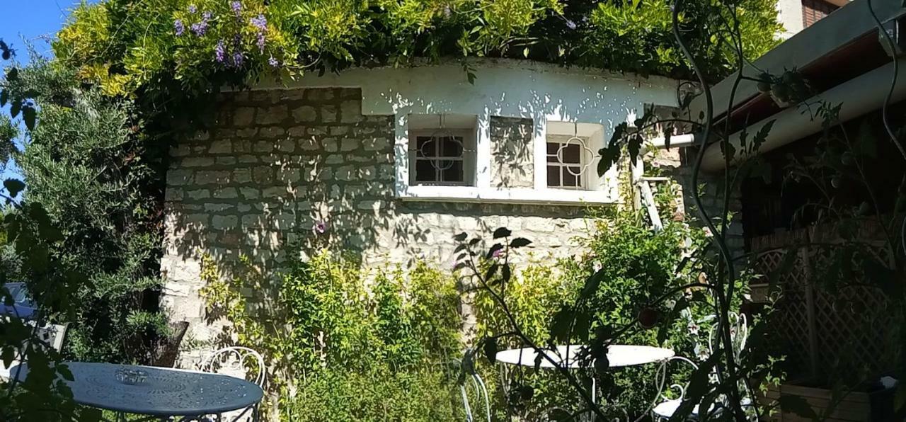 Hotel Font De Lauro Saumane-de-Vaucluse Exteriér fotografie